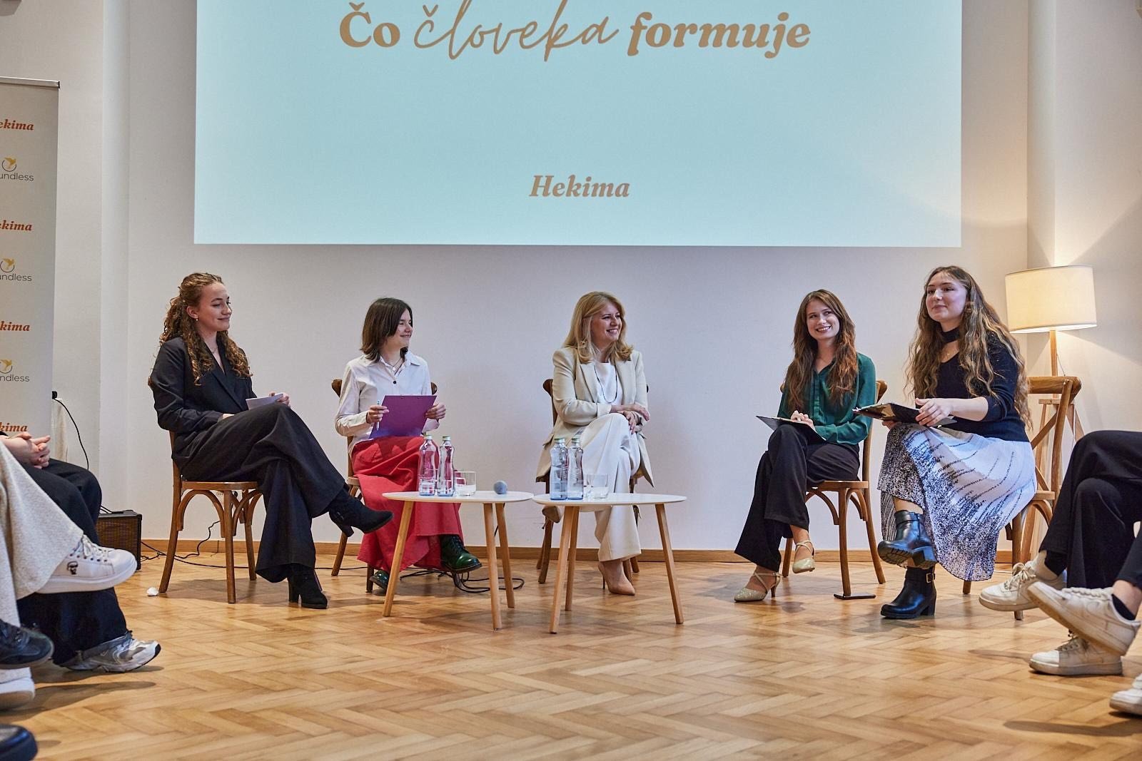 Študentky GJH so Zuzanou Čaputovou