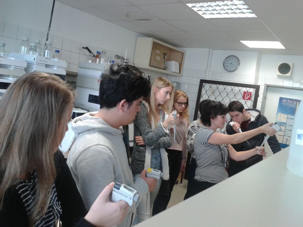 Návšteva v laboratóriách STU