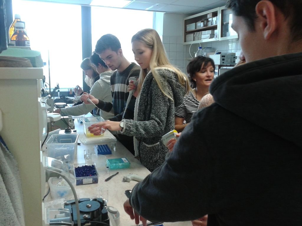 Návšteva v laboratóriách STU