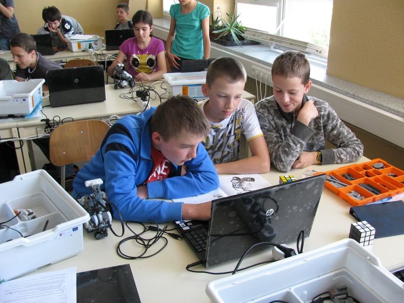 Fotogaléria zo súťaže robotiky pre Sekundu