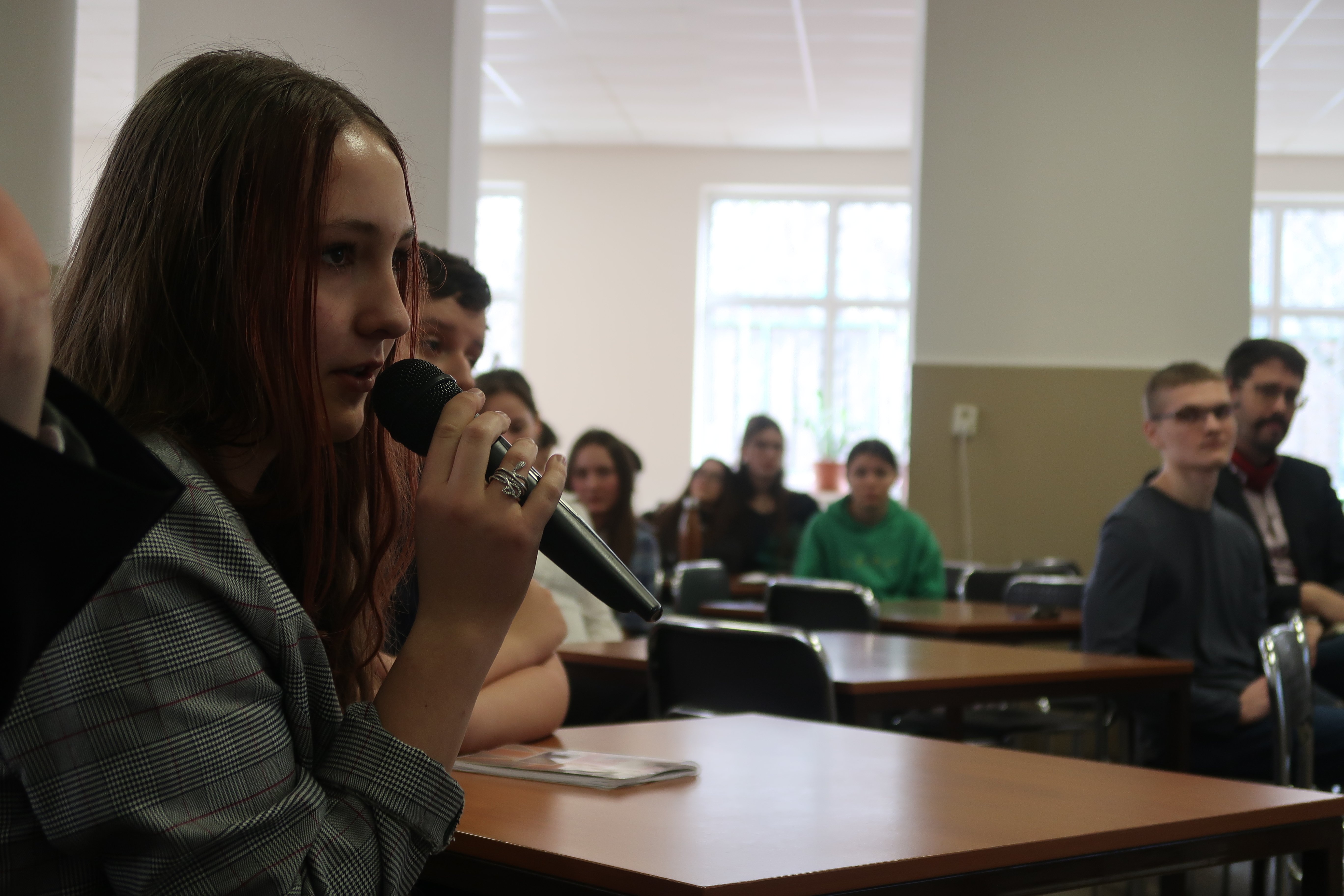 Diskusia na tému<br>VEDA A TECHNIKA V SLUŽBÁCH VOJNY A MIERU