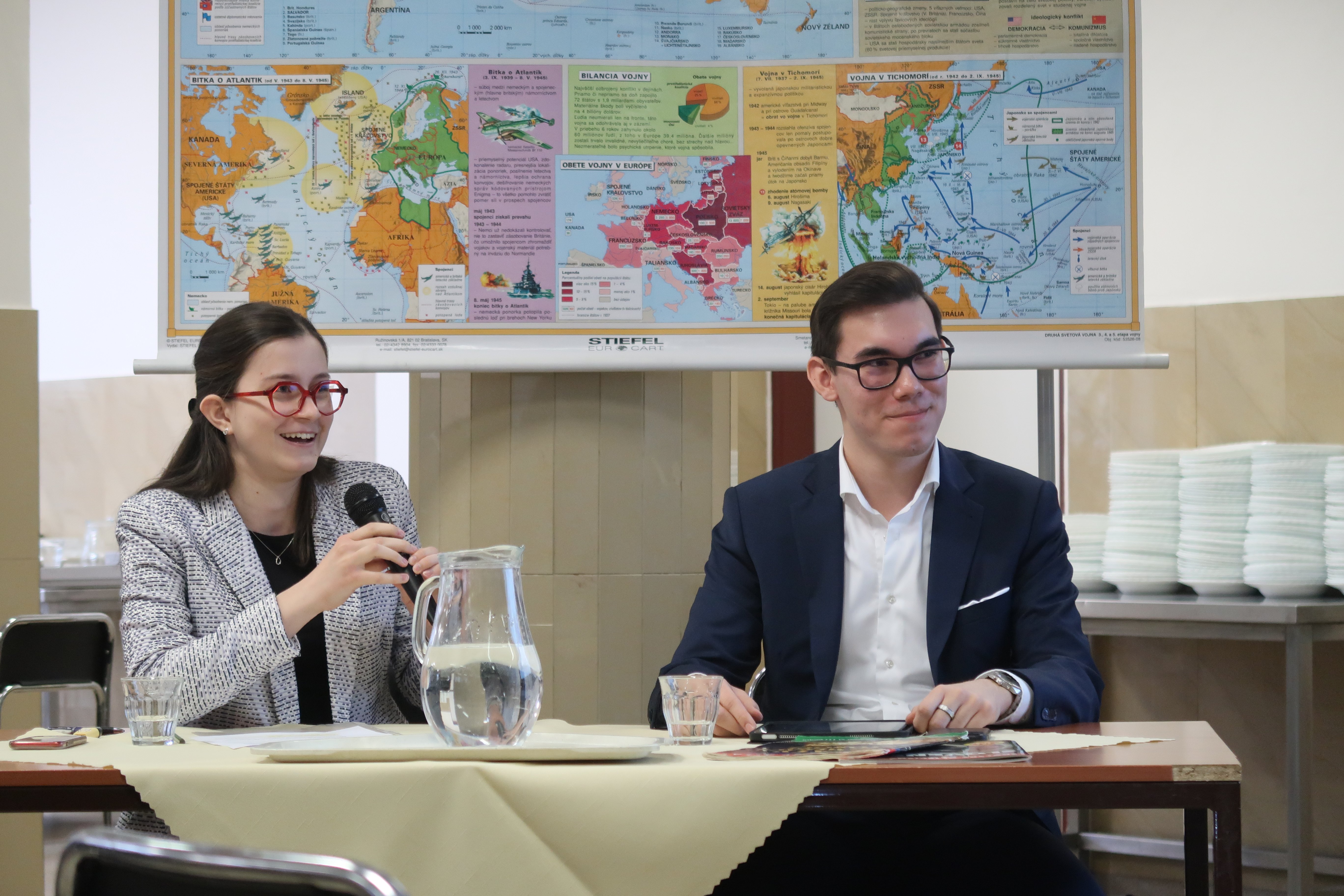 Diskusia na tému<br>VEDA A TECHNIKA V SLUŽBÁCH VOJNY A MIERU