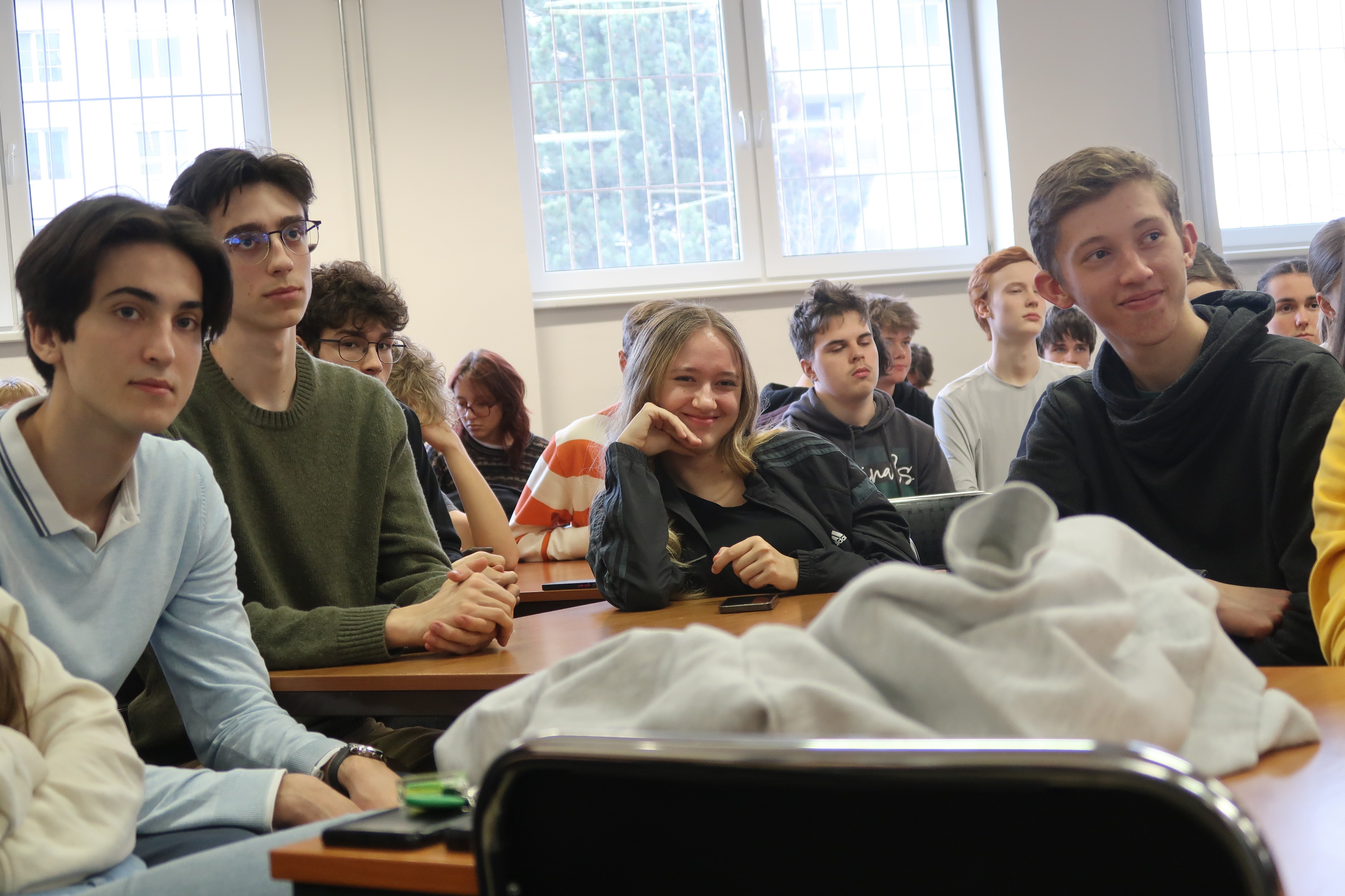 Diskusia na tému<br>VEDA A TECHNIKA V SLUŽBÁCH VOJNY A MIERU